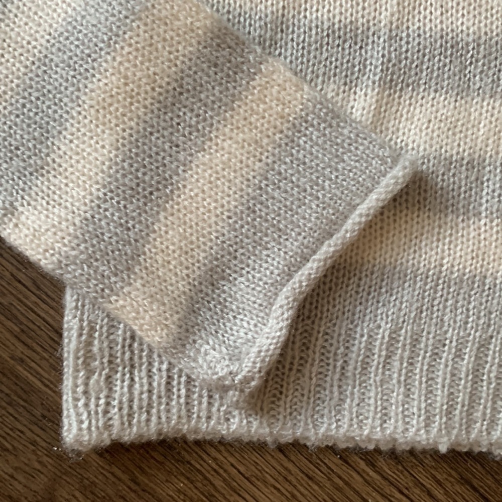 NWT Romeo + Juliet Couture off shoulder knit striped sweater size small - Picture 2 of 4